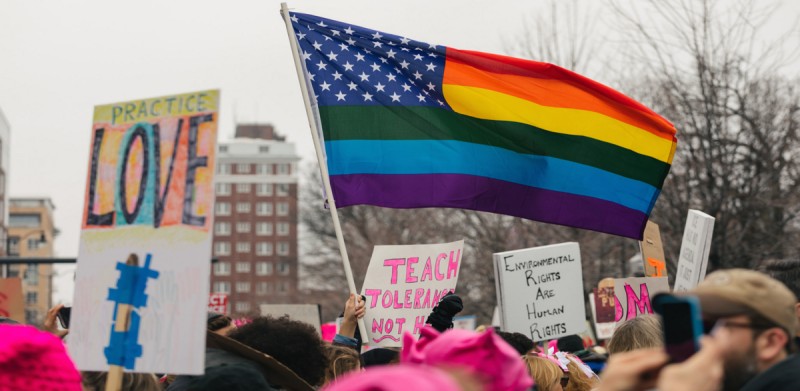 Фашизм пришёл в Америку, завёрнутый в радужный флаг и с розовой шапочкой на голове