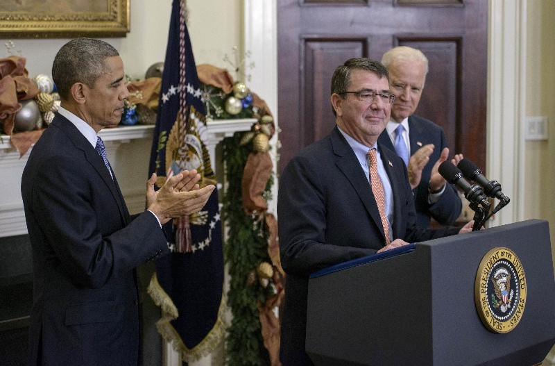 Картера поздравили с номинацией на пост министра обороны президент Обама и вице-президент Байден. (Reuters)