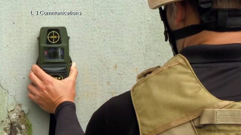 По всем Соединённым Штатам полиция использует радары для просмотра происходящего внутри частных домов