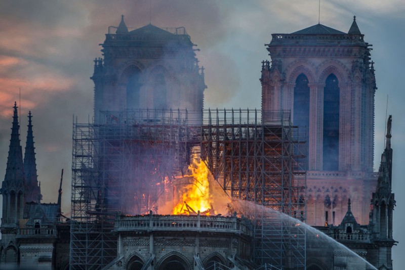 Пожар, уничтоживший большую часть собора Нотр-Дам
