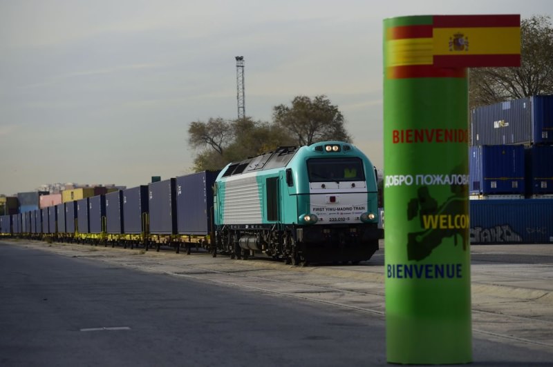 Первый состав с 82-мя контейнерами экспортных товаров весом более 1000 тонн прибыл в Мадрид