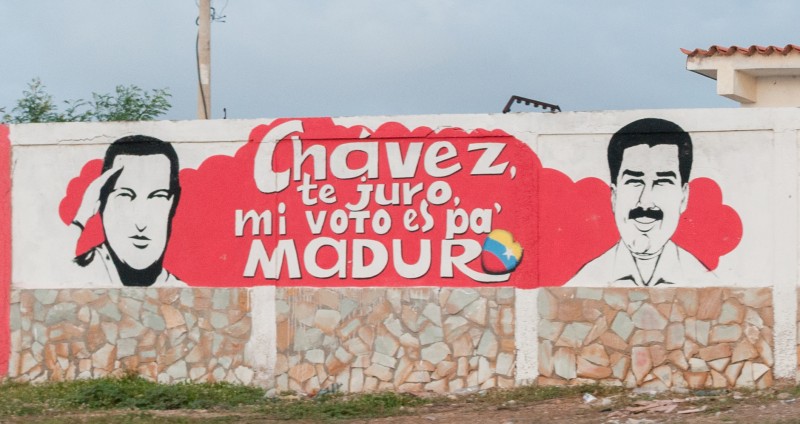 «Чавес, я клянусь, что буду голосовать за Мадуро», надпись на стене в 2013 году.