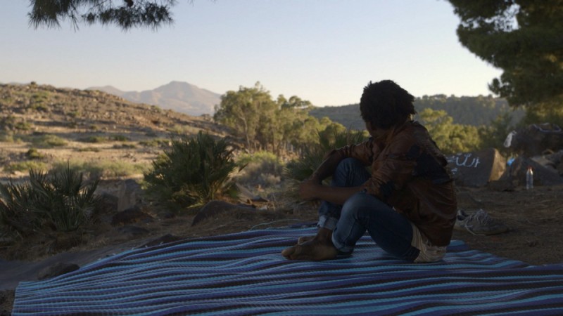 Дикембе сидит на окраине лагеря. (Изабелла Александр / GlobalPost).