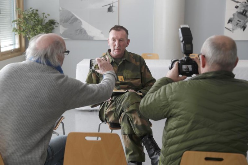Командующий Норвежским объединённым штабом генерал-лейтенант Руне Якобсен во время пресс-конференции, на которой он объявил, что учения «Холодный ответ 2020» будут отменены из-за пандемии короновируса. Фото: Торбьёрн Кьясвольд / Вооружённые силы Норвегии